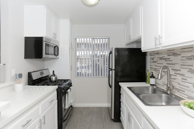 1HAB, 1BA - 600 ft² - Parker CA