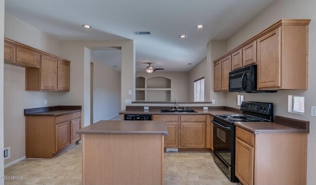 Building Photo - 13741 W Port Royale Ln