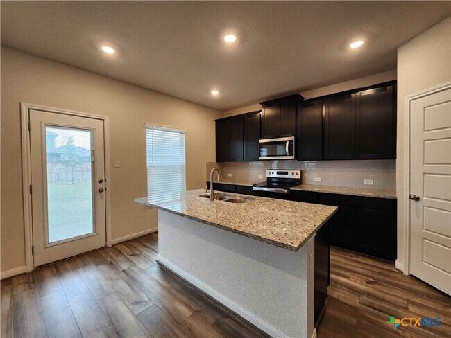 Foto del edificio - 1225 Ella Xing