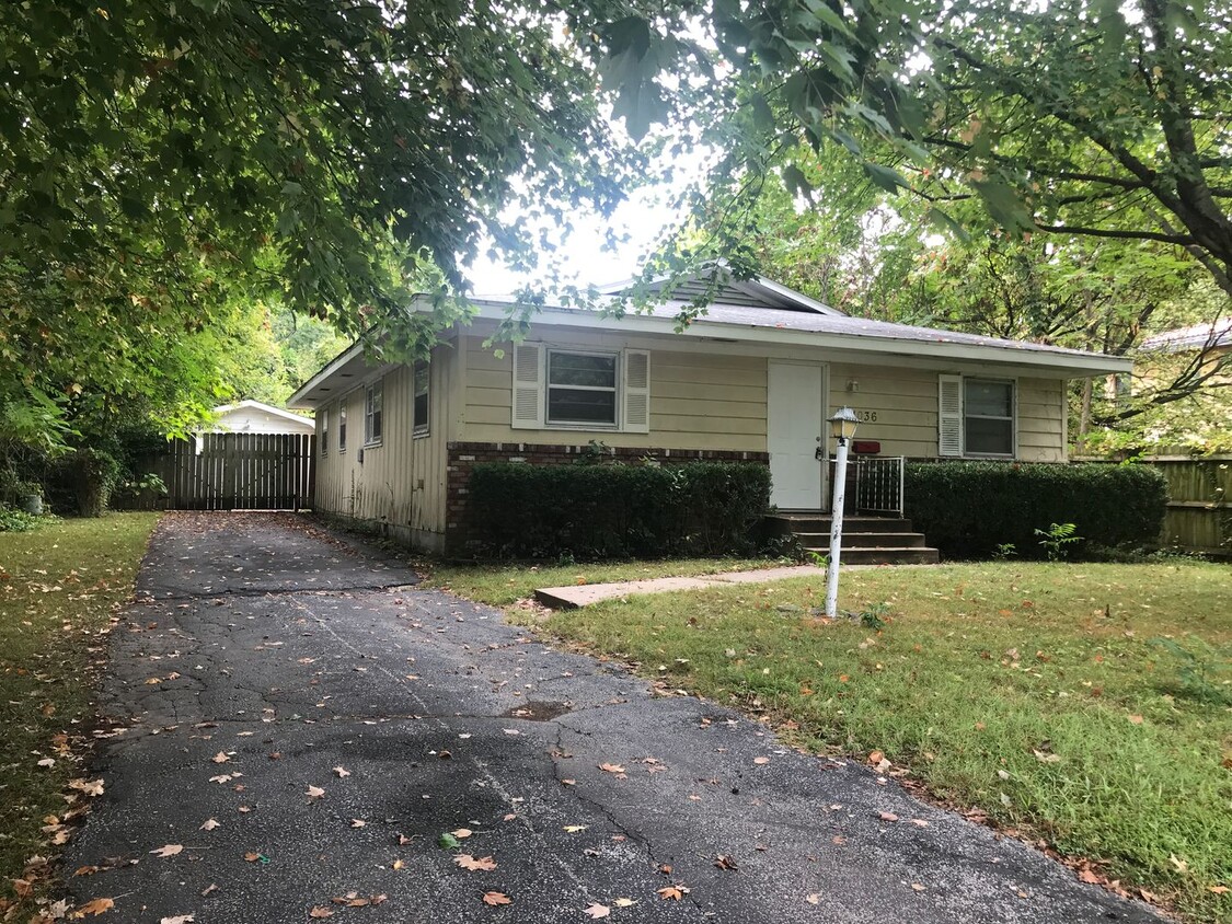 Primary Photo - Charming home in a beautiful neighborhood