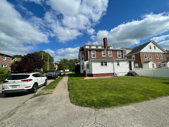 Building Photo - 852 Martin Ave