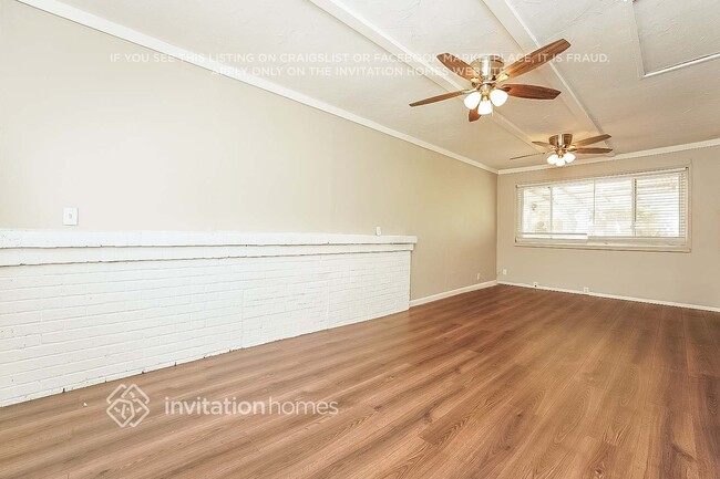 Building Photo - 402 S Robb Way