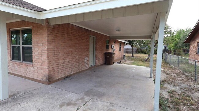 Building Photo - 807 S 21st Ave