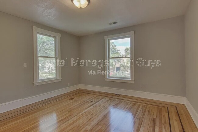 Building Photo - 1500 N Irving Ave