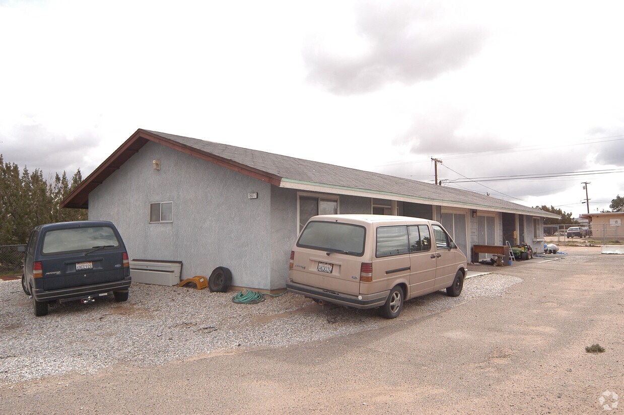 Building Photo - 16077 Juniper St
