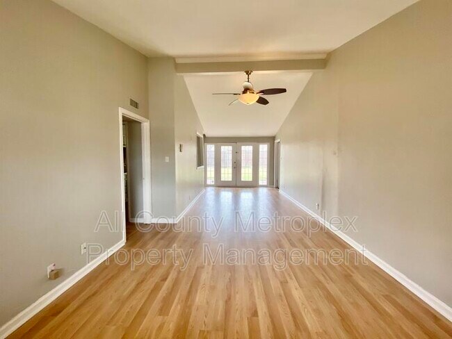 Foto del edificio - 828 Kingswood Ave