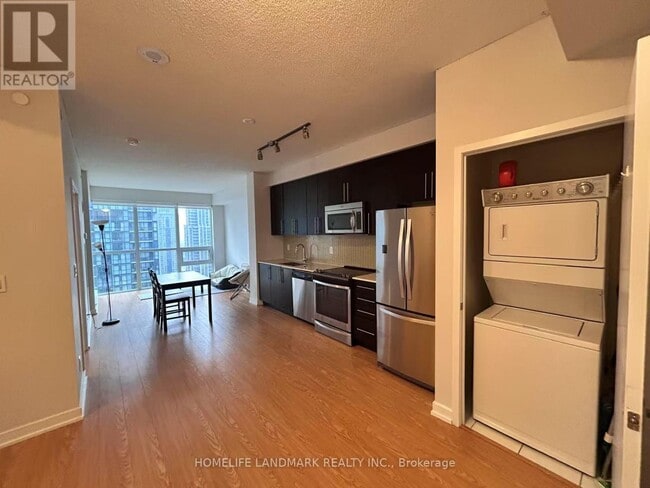 Building Photo - 510-3510 Curran Place