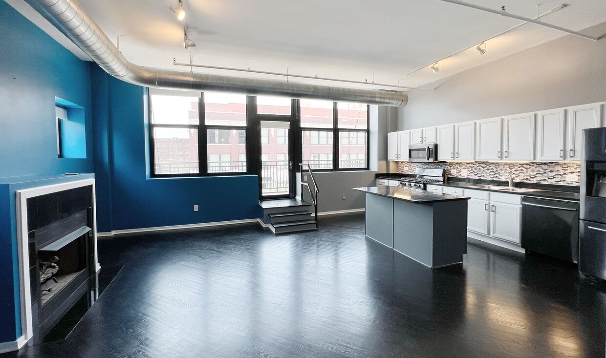 Primary Photo - Modern 2-Bedroom Downtown KC Condo with Pa...