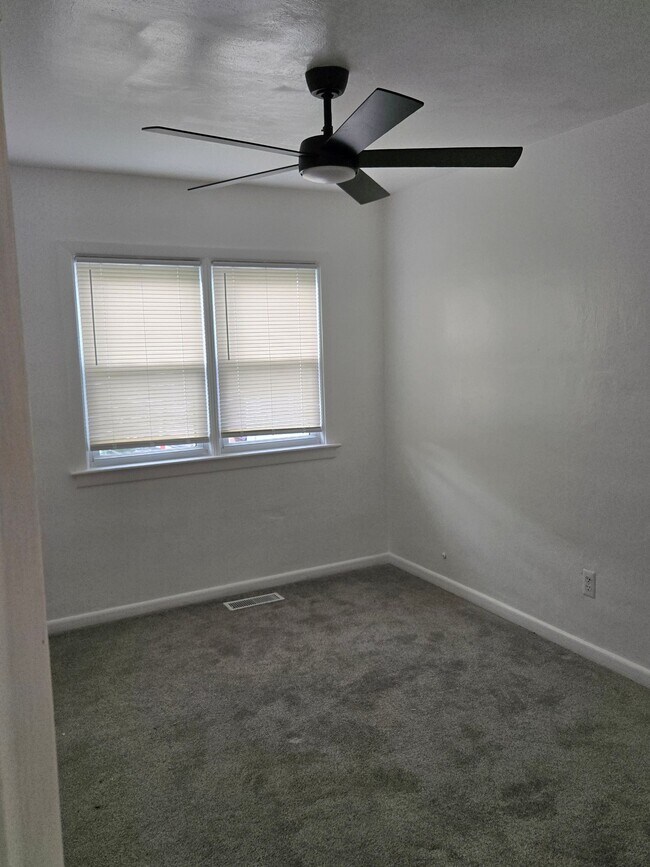 Building Photo - 1014 Parkside Ave