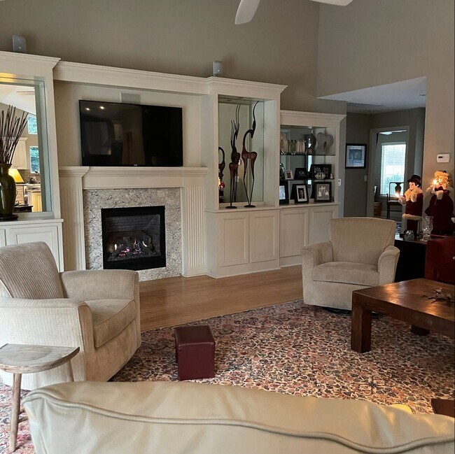 Building Photo - Updated 3 bedroom in Regency Park!