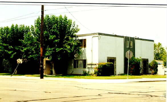Building Photo - 389 McLeod St
