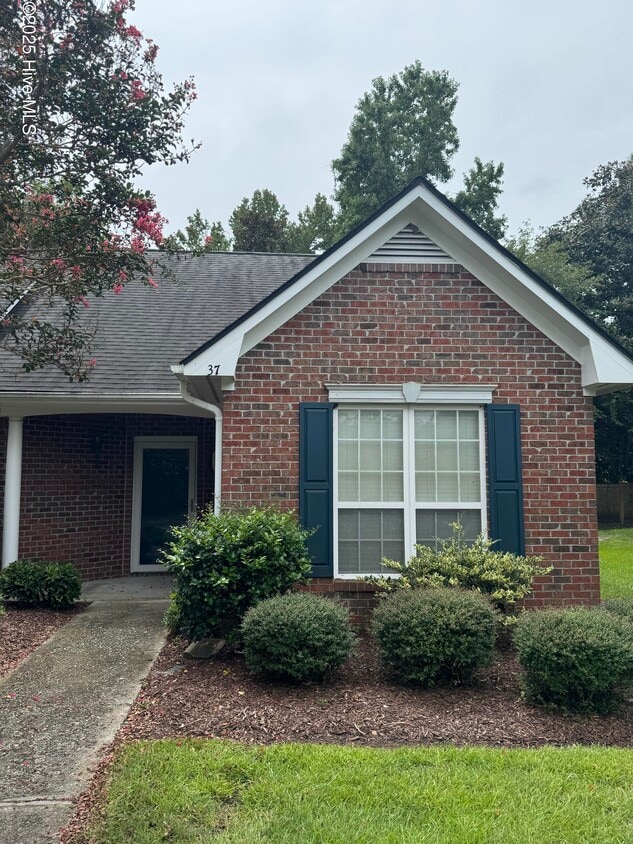 Foto principal - 1600 Sturdivant Dr