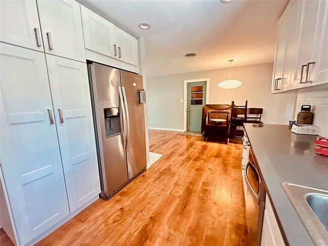 Foto del edificio - 4803 Everglade Dr