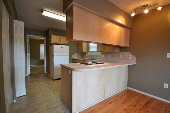 Building Photo - 1621 N Leverett Ave