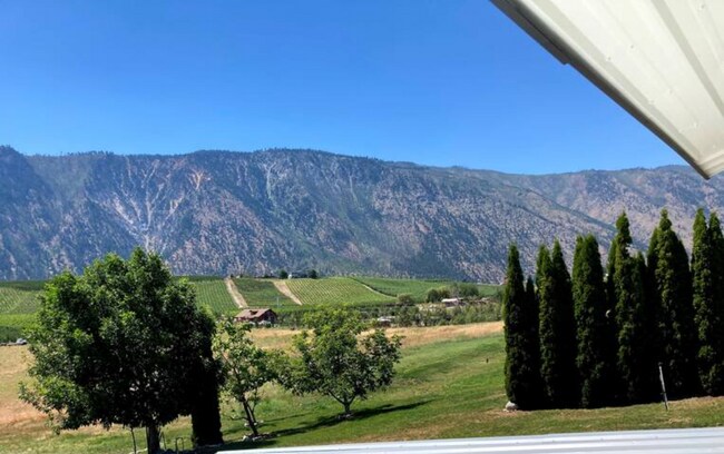 Otra vista serena e impresionante - 2400 Washington St