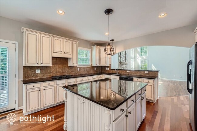Building Photo - 536 Blue Mountain Rise