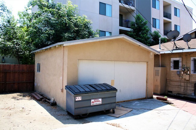Building Photo - 2433 W Jefferson Blvd