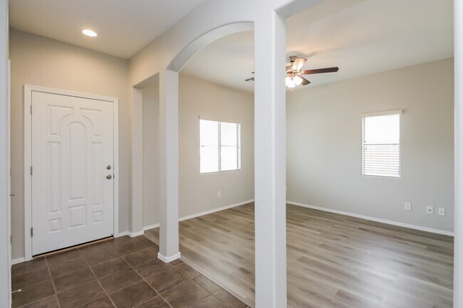 Building Photo - 570 N Citrus Lane