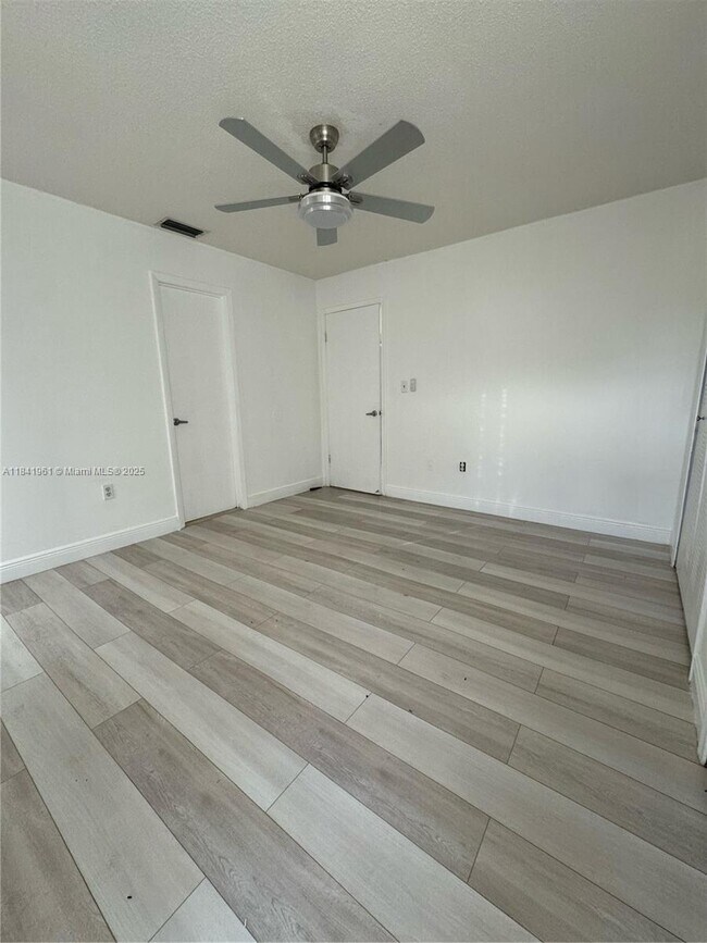 Foto del edificio - 854 E 32nd St