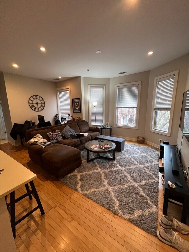 Foto del edificio - 2780 N Kenmore Ave