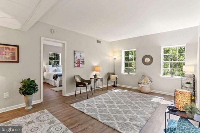 Foto del edificio - 1774 N Troy St