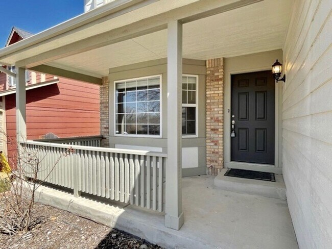 Foto del edificio - Two Story 4 Bed/2.5 Bath Home in Walking Distance to Cottonwood Park