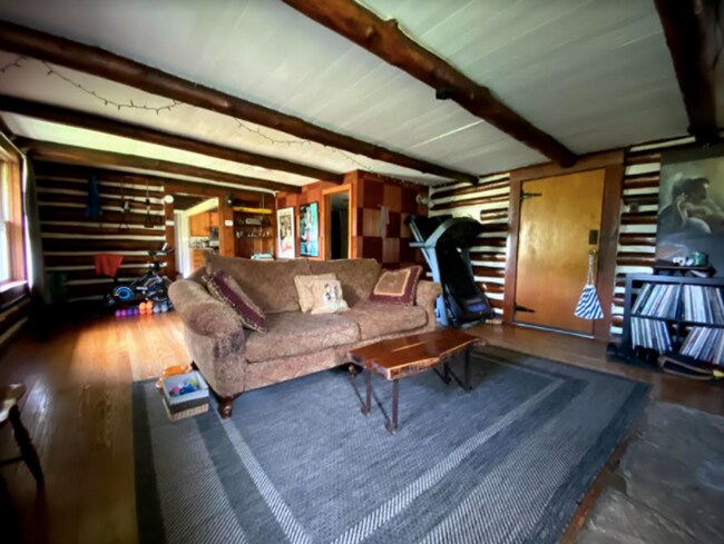 Building Photo - "The CABIN," 3 bed, 1 bath home with huge ...