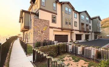 Building Photo - 251 Mission Villas Rd