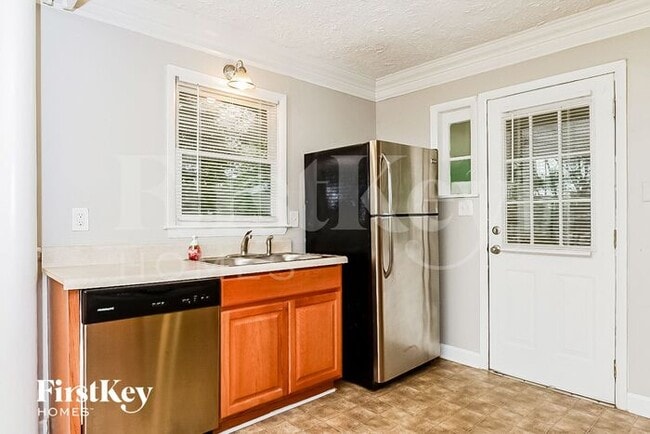 Building Photo - 6153 Continental Cir