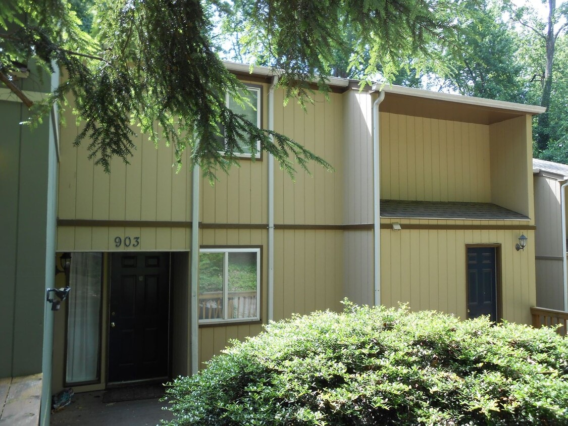 Leasing for 2026 available June 20 - Franklin Street 3 bedroom/2.5 Bath - Leasing for 2026 available June 20 - Frank...