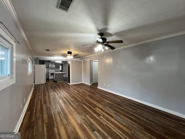 Foto del edificio - 204 W 3rd St