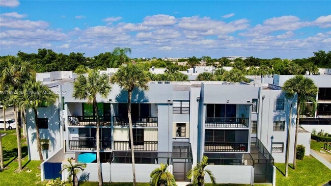 Building Photo - 10825 SW 112th Ave