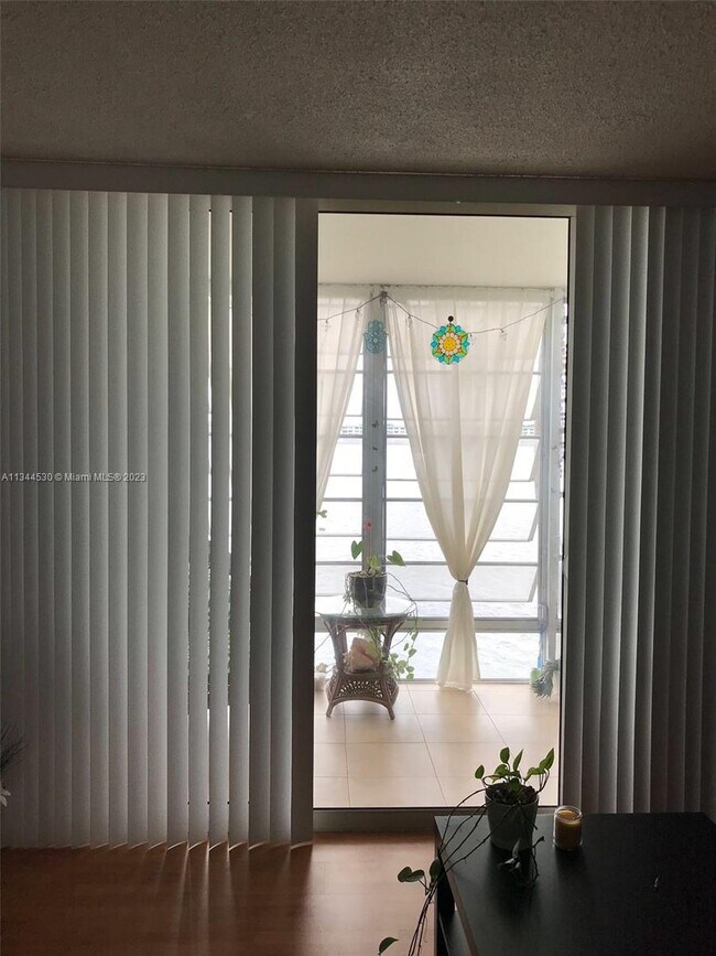 Foto del edificio - 1175 NE Miami Gardens Dr