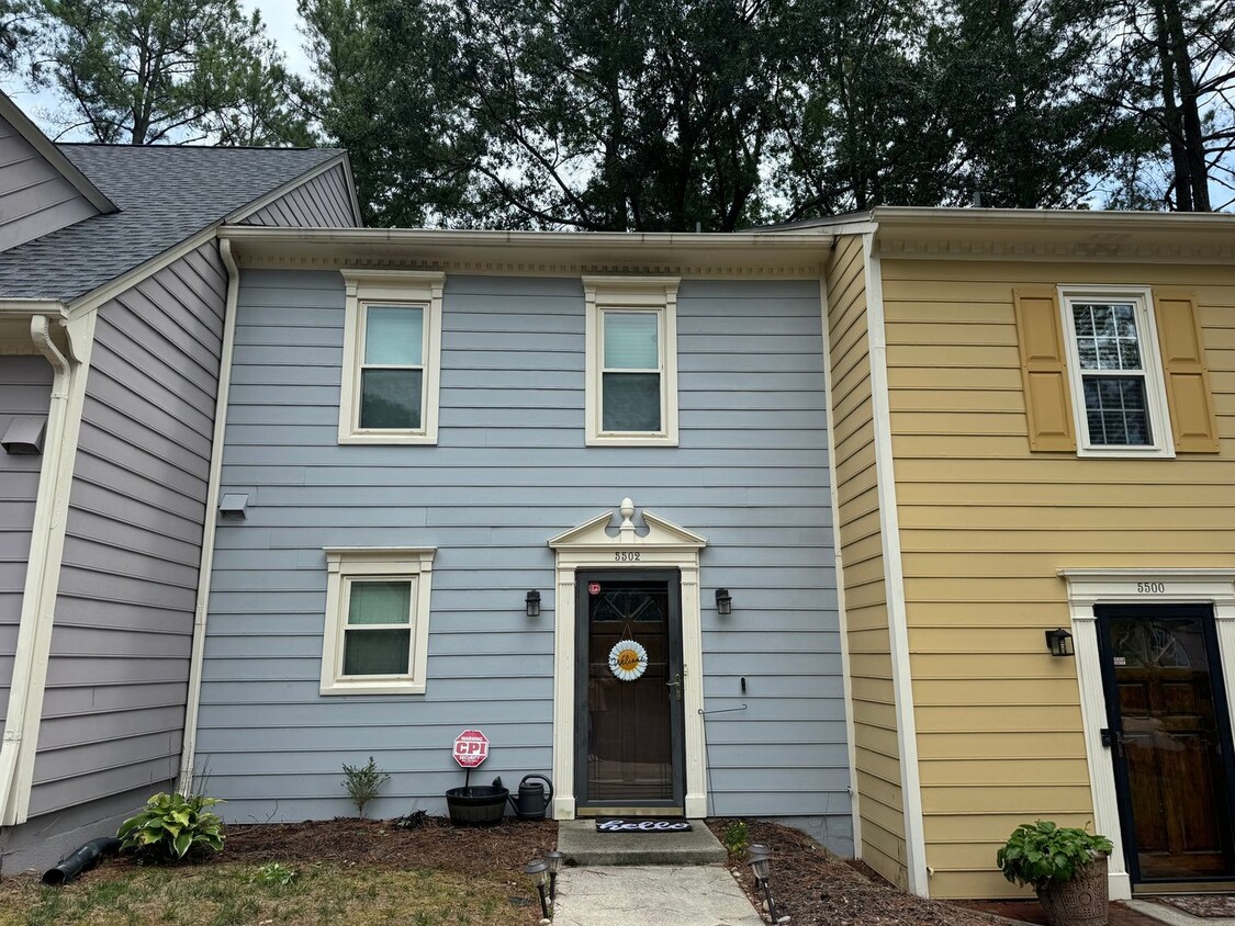 Primary Photo - Adorable 3 Bedroom, 2 1/2 Bath Located in ...