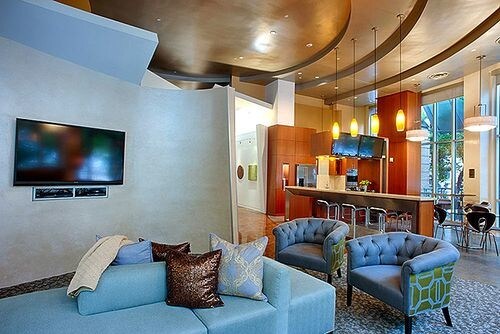 Foto del edificio - 2215 Cedar Springs Rd