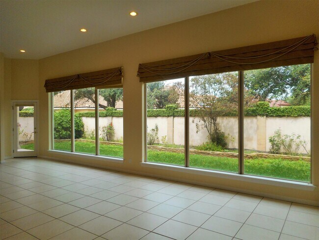Foto del edificio - 404 Yellowhammer Ave