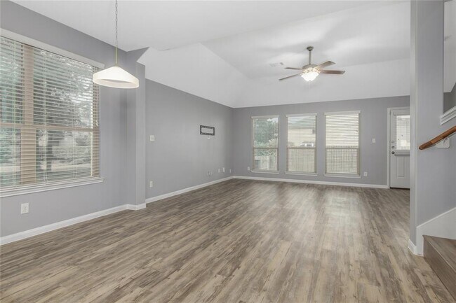 Foto del edificio - 3807 Springcrest Ln