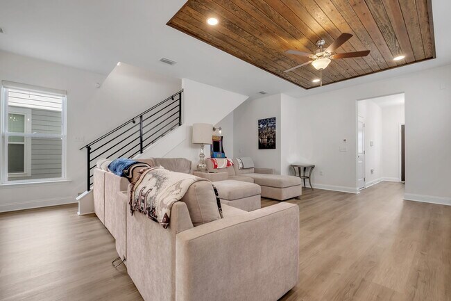 Building Photo - 458 Grand Oaks Rd