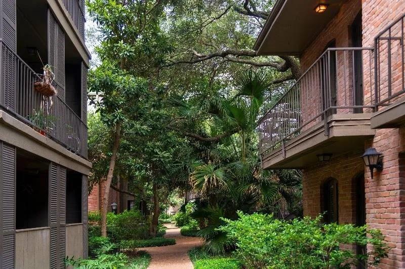 Foto principal - 2400 Yorktown St