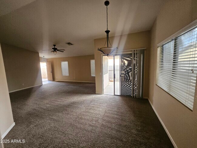 Foto del edificio - 842 E Impreria St