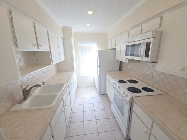 Building Photo - 2350 Bering Dr