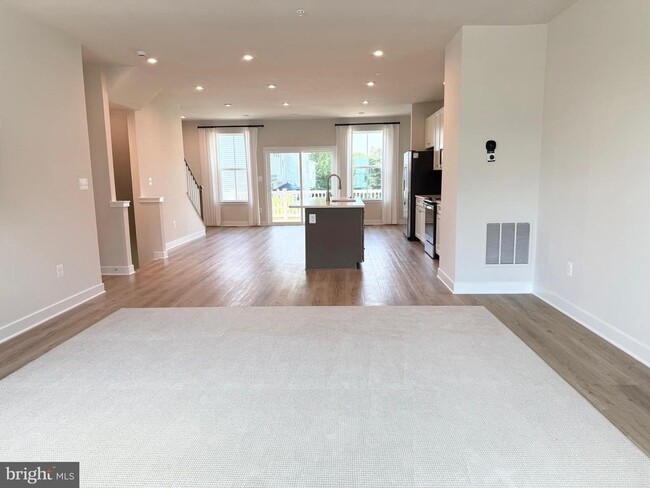 Building Photo - 7840 Blackbriar Wy