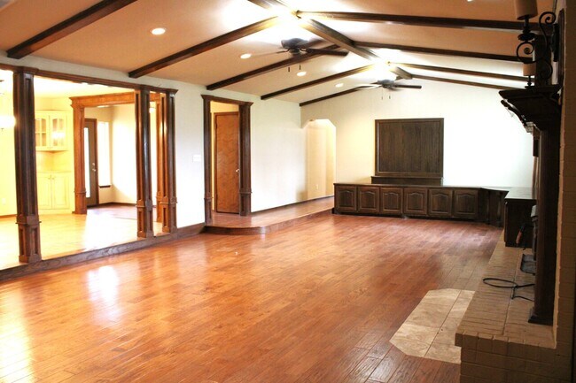 Foto del edificio - 6506 E Hwy 37