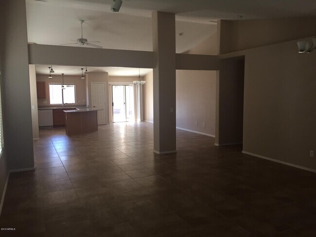 Foto del edificio - 16054 N 138th Dr