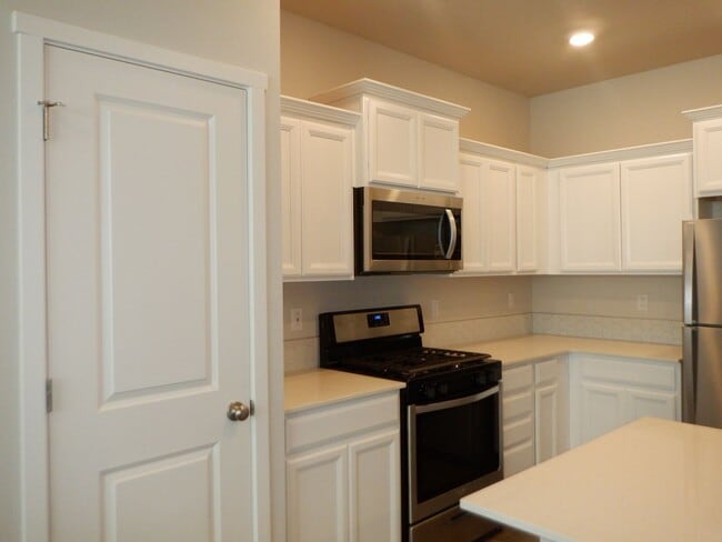 Foto del edificio - Newer Single Level 2 Bed/2 Bath in NW Redm...