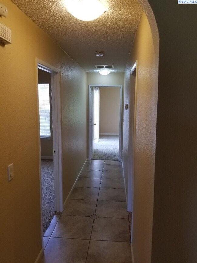 Foto del edificio - South Richland Townhouse for rent