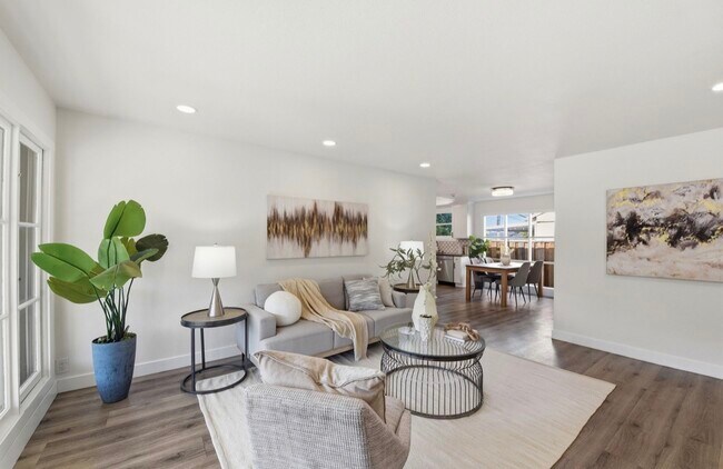 Building Photo - 641 Toyon Ave