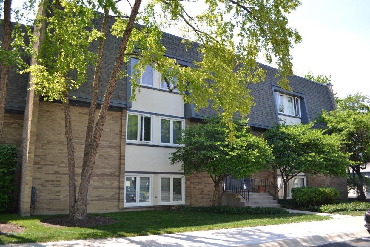 2113 Ammer Ridge Ct Unit 101, Glenview, IL 60025 Condo for Rent in