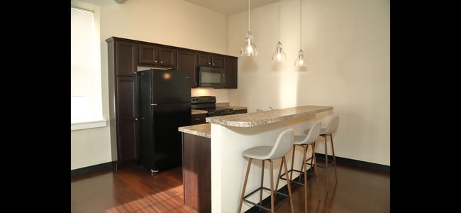 Building Photo - 602 N Queen St