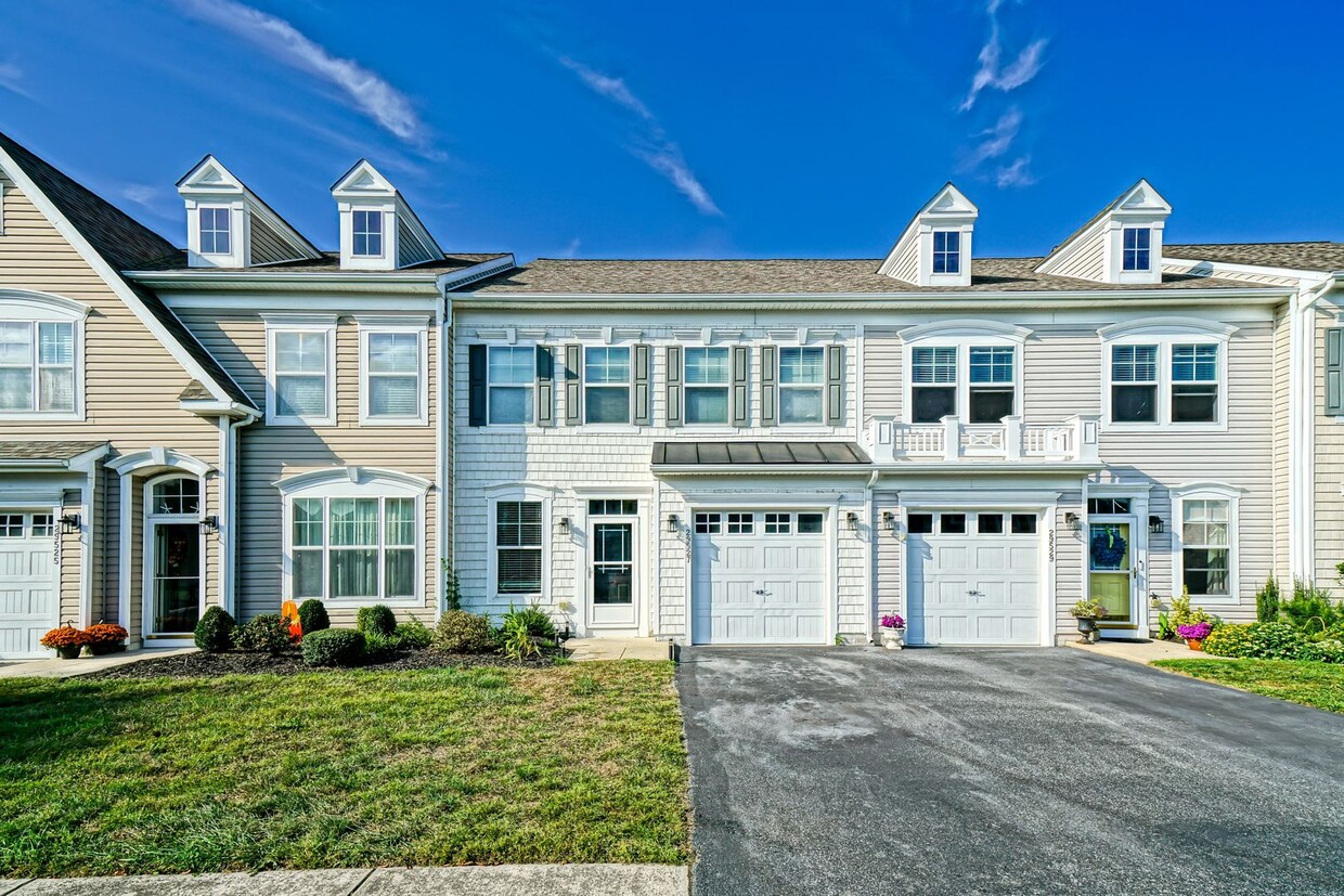 Primary Photo - Townhouse in Retreat at Millstone